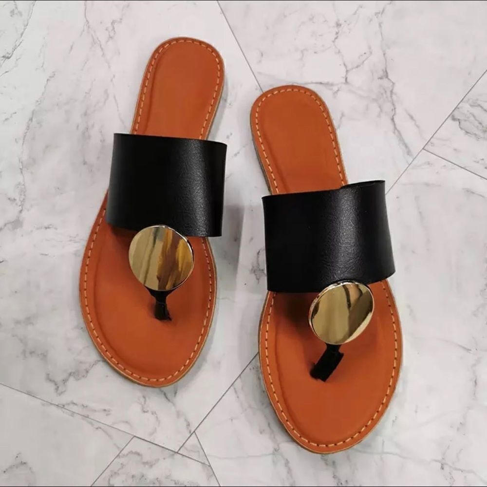 Leather thong sandals gold front medallion NWOT